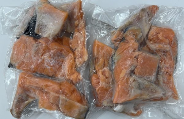 画像1: 銀鮭塩カマ500ｇ　￥700の品 (1)